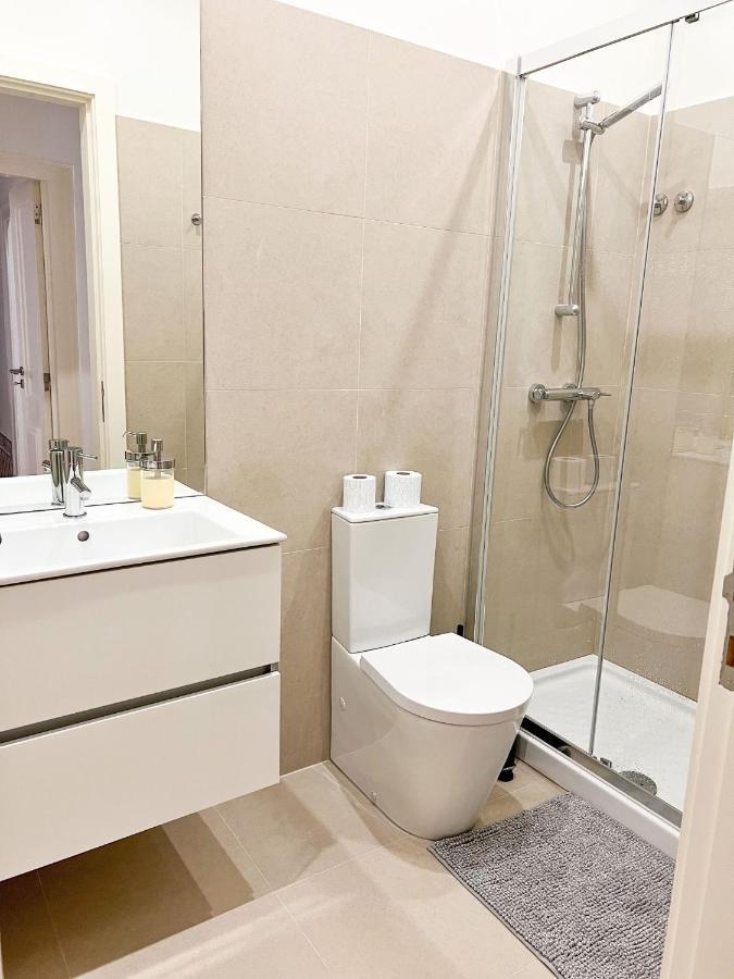 Pensión Cozy With Shared Bathroom On Rua Augusta